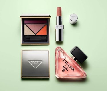 PRADA BEAUTY(プラダビューティー)＠梅田/阪急＊美容部員