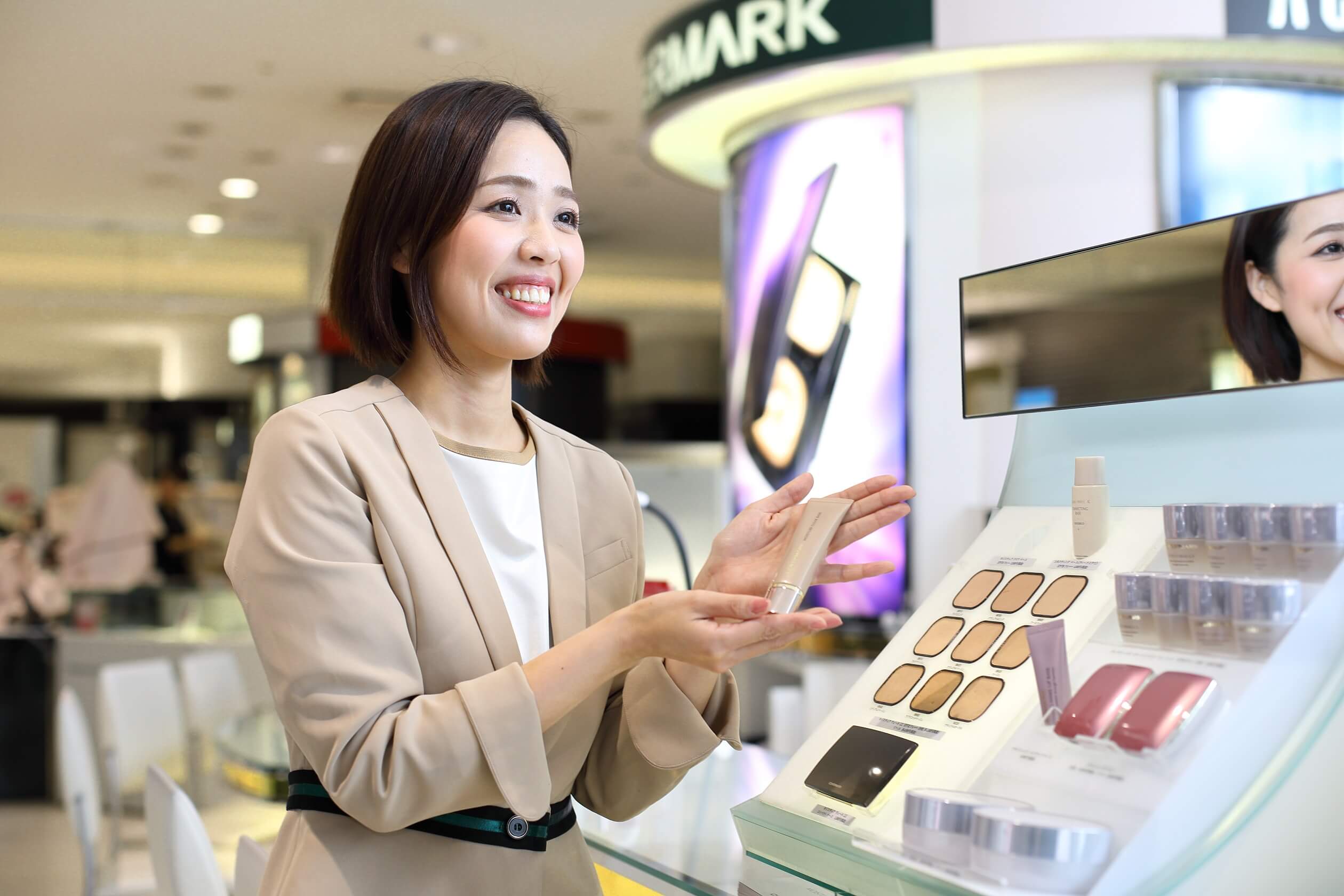 カバーマーク 　covermark　メイク　コスメ　美容部員　求人